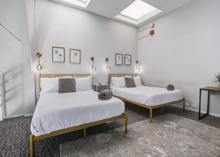 Downtown Penthouse I Vintage , Gym & Balcony #5 * Чикаго