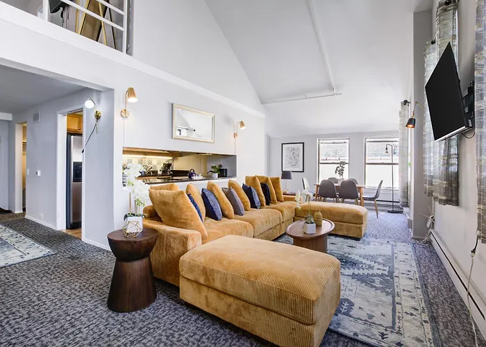 Downtown Penthouse I Vintage , Gym & Balcony #5 * Чикаго