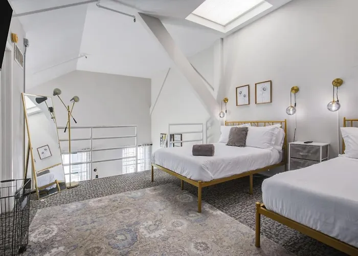 Downtown Penthouse I Vintage , Gym & Balcony #5 Апартаменты Чикаго